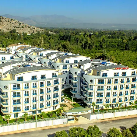מלון דירות Melda Palace